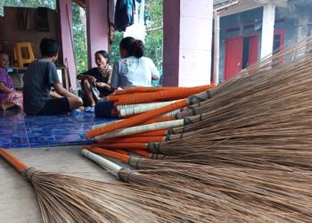 Sapu Lidi Sebagai Pendukung Utama Ekonomi Masyarakat Sindanghela