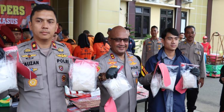 Dua Wanita Ditangkap Karena Menyimpan Sabu di Pakaian Dalam di Serang