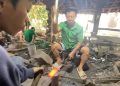 Pengrajin Pisau Tradisional di Lebak Ramai Pesanan Menjelang Idul Adha