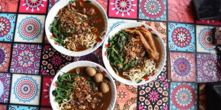 Mie Kangkung Johan, Rasa Legendaris di Tangerang yang Tak Terlupakan