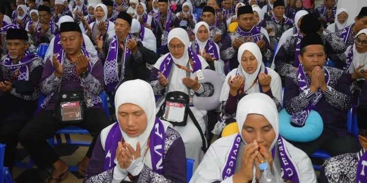 Pelepasan 389 Calon Jemaah Haji Kloter 52 dari Lebak ke Tanah Suci
