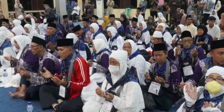 Jemaah Haji Kloter 57 Pandeglang Berangkat Menuju Tanah Suci
