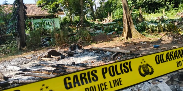 Warga Petir Bongkar Makam Keramat di Kabupaten Serang Diduga Palsu