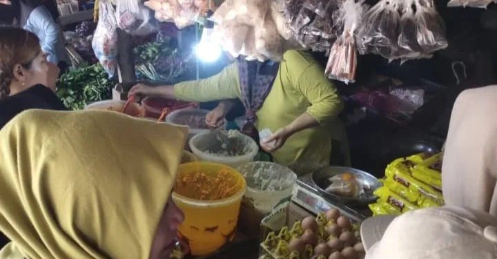 Pedagang Bumbu Giling di Rangkasbitung Siap Saji Menyambut Idul Adha Diserbu Pembeli