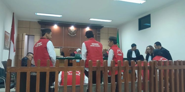 Enam Terdakwa Protes Akibat Pembakaran Kandang Ayam di Padarincang Dituntut Berbeda