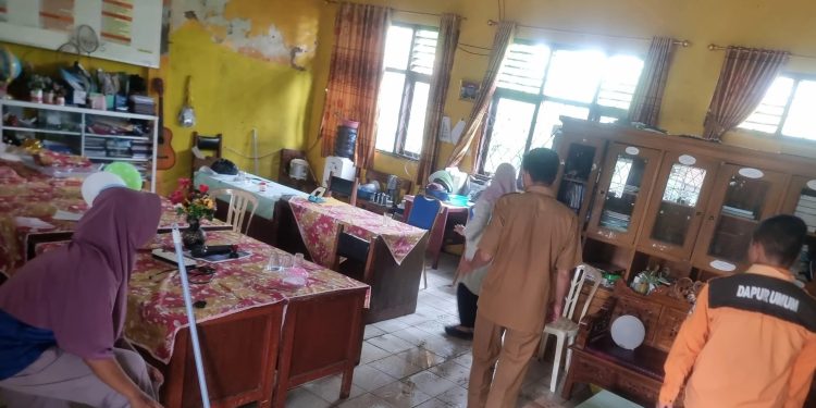 Air Menggenang di Pamarayan Akibat Drainase Tersumbat, Kantor Kecamatan dan Sekolah Terendam