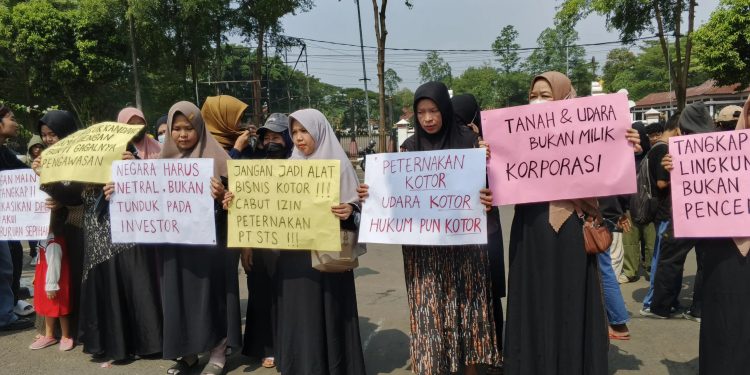 Warga Cibetus Mendesak Cabut Izin PT STS di Serang