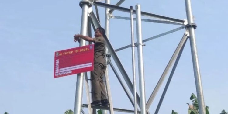 Satpol PP Kota Tangerang Segel Tower BTS Ilegal di Buaran Indah karena Langgar Perda