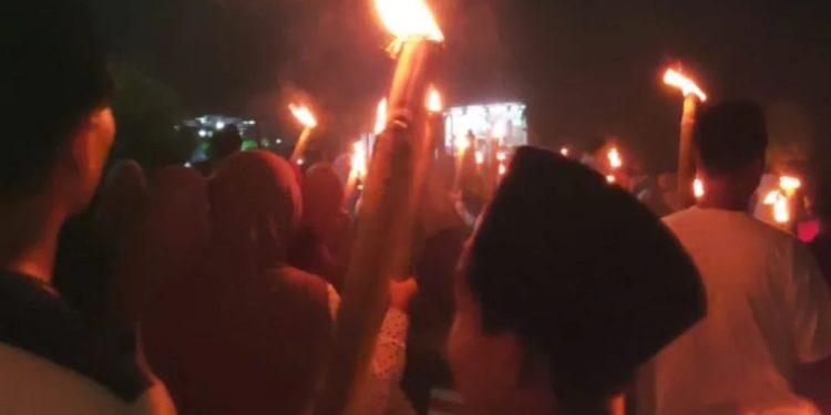 Sambut Tahun Baru Islam 1447 H, Ratusan Warga Gelar Pawai Obor di Kota Serang