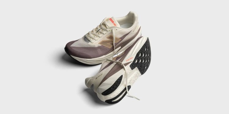 Sepatu Lari Paling Berani FuelCell Rebel v5
