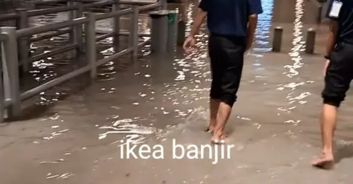 Areal Parkir di Teluknaga Tangerang Terendam Banjir