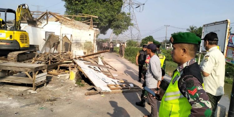 Ratusan Rumah di Sukadana Serang Dibongkar, Warga Dipindah ke Rusunawa