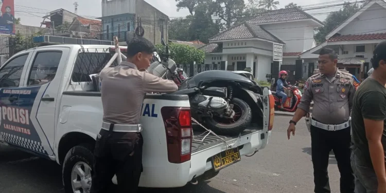 Tabrakan Fatal di Pandeglang, Pemotor Terlempar Jauh Hingga 5 Meter