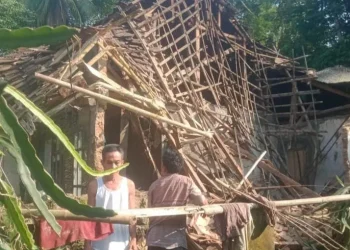 Rumah Warga di Gunung Sari Kabupaten Serang Ambruk Akibat Angin Kencang