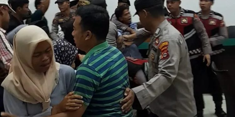 Sidang Mutilasi Gunungsari Ricuh, Keluarga Korban Tuntut Hukuman Setimpal untuk Terdakwa