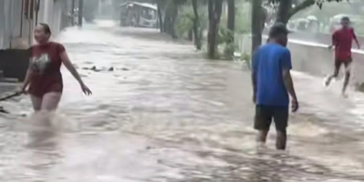 Hujan Lebat, Jalan Ciputat Terendam Banjir