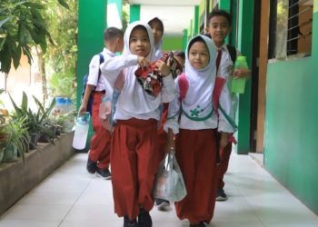 7 Rahasia Bijak Menghadapi Anak Rewel di Hari Pertama Sekolah