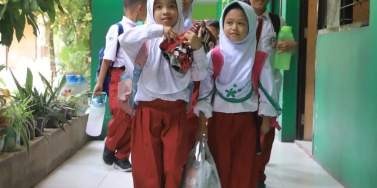 7 Rahasia Bijak Menghadapi Anak Rewel di Hari Pertama Sekolah