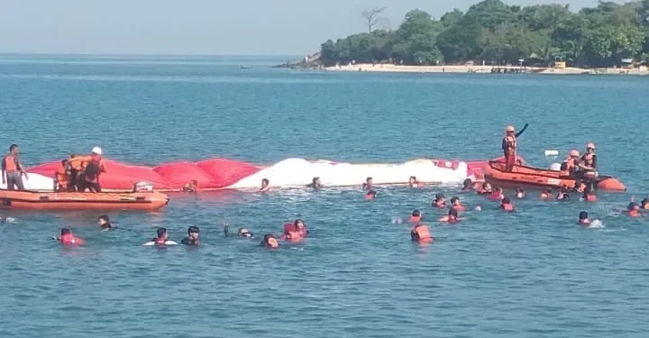 Merah Putih Raksasa Berkibar di Laut Merak: Cinta Tanah Air dari Dasar Laut
