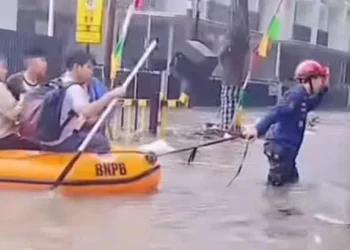 Cuaca Ekstrem di Tangerang, Beberapa Titik Terendam Banjir dan Pohon Tumbang