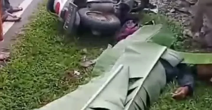 Tabrakan Ambulans Mengakibatkan Pemotor dan Penumpang Tewas di Pandeglang
