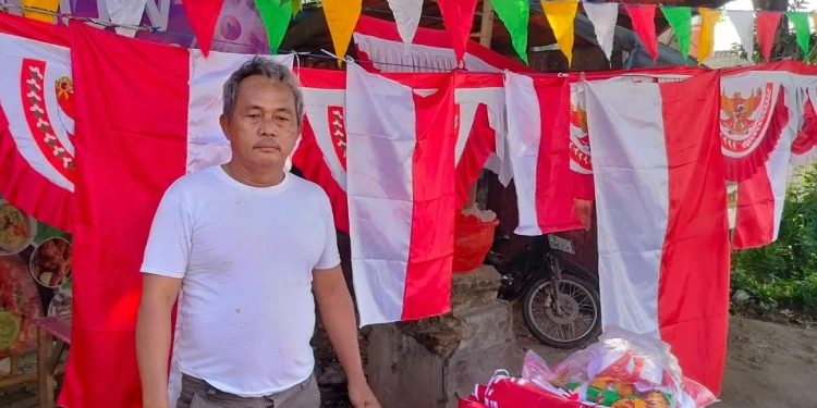 Jelang Hari Kemerdekaan, Pedagang Bendera di Serang Mengeluh Penjualan Lesu