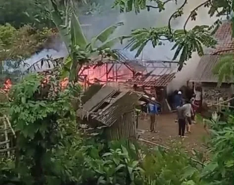 Kebakaran Melanda 4 Rumah Warga di Lebak
