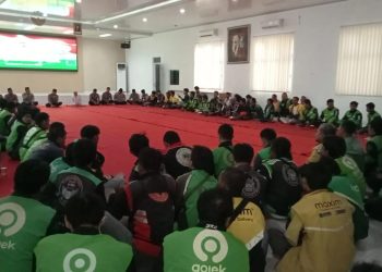 Insiden Terlindas Rantis Polisi, Ratusan Ojol Rangkasbitung Gelar Doa Bersama