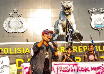 Demo Polda Banten, Jurnalis Minta Polisi Selidiki Kekerasan di PT GRS hingga Tuntas