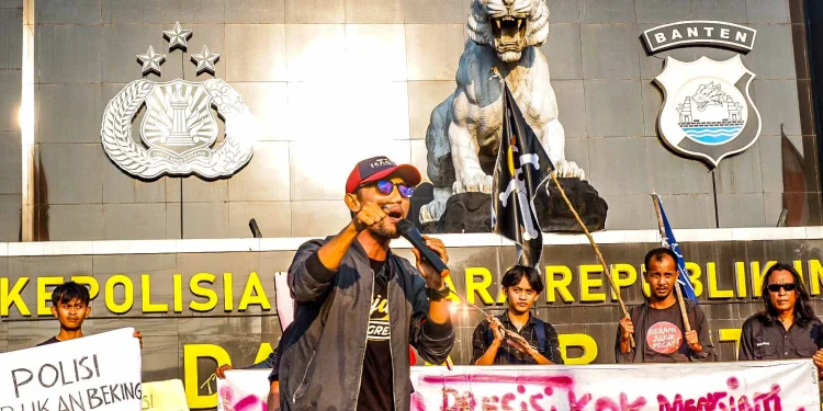 Demo Polda Banten, Jurnalis Minta Polisi Selidiki Kekerasan di PT GRS hingga Tuntas