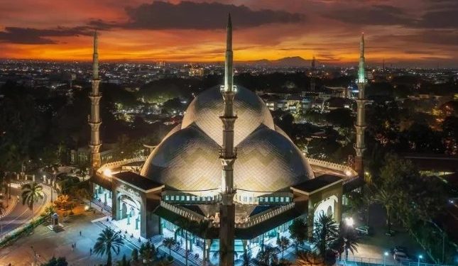 Masjid Raya Al-A’zhom Tangerang: Keindahan Arsitektur dan Filosofi Spiritual yang Harmonis