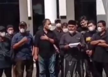 Warga Bangkonol Geruduk DPRD Pandeglang Tolak Impor Sampah