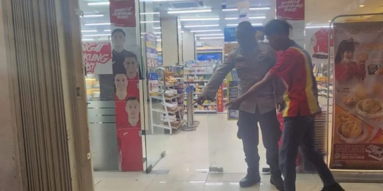 Kejadian Mengejutkan di Kota Serang, Pria 60 Tahun Ditemukan Meninggal di Teras Minimarket