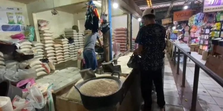 Harga Beras Premium Capai Rp16 Ribu Per Liter, Pedagang di Rangkasbitung Stop Penjualan