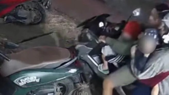 Pasutri di Cerendeu Tangsel Mencuri Helm Terrekam CCTV