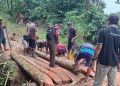 Warga Batuhideung Pandeglang Desak Pemerintah Perbaiki Jembatan yang Rusak