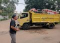 Warga Bangkonol Tolak Mobil Pengangkut Sampah dari Jakarta