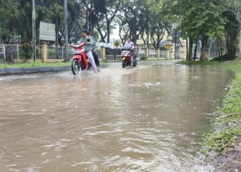 Hujan Deras Mengakibatkan Beberapa Titik di Kota Serang Terendam Banjir