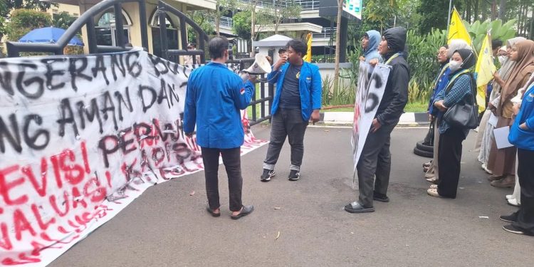 Aktivis Tuduh Pemkot Tangerang Tidak Efektif Awasi Jam Operasional Truk Tambang