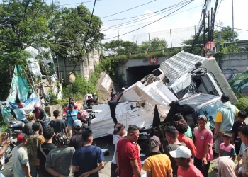 Sopir Truk Terjun dari Tol Diduga Mengantuk