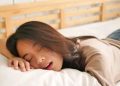 Cara Mengatasi Kebiasaan Mendengkur Saat Tidur