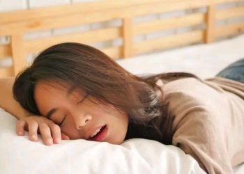 Cara Mengatasi Kebiasaan Mendengkur Saat Tidur