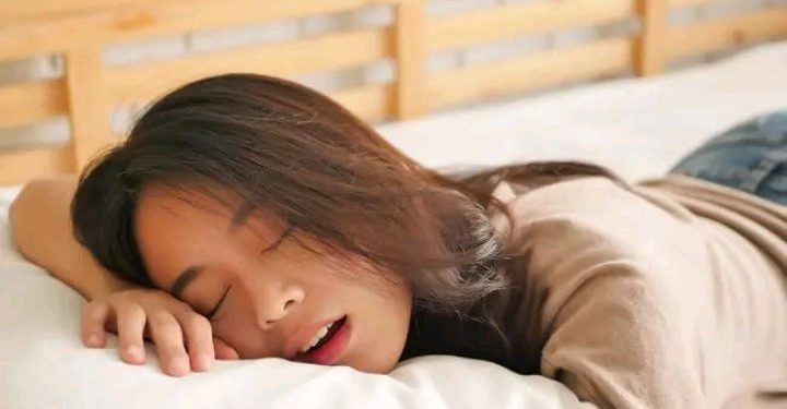 Cara Mengatasi Kebiasaan Mendengkur Saat Tidur