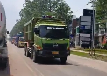 Kemacetan dan Polusi Menghadang Jalur Bojonegara Puloampel