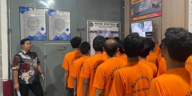 Puluhan Warga Binaan Rutan Kelas IIB Ditransfer ke Lapas Serang