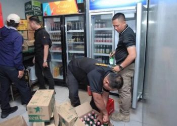 Razia 2 Bulan, Satpol PP Tangsel Sita Ratusan Botol Minuman Ilegal