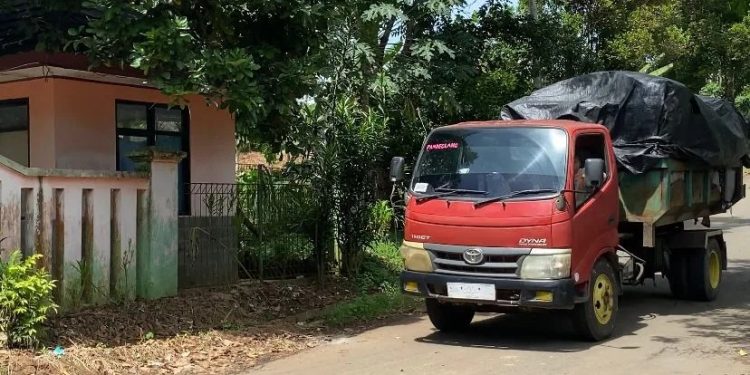 TPSA Bangkonol Diduga Masih Menerima Sampah dari Daerah Lain