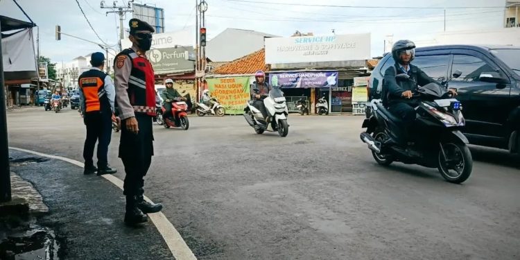 Uji Coba Lampu Merah Simpang Duren Tabgsel Dihentikan Akibat Kemacetan