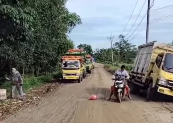 Warga Mengeluh Jalan Curugbitung-Maja Lebak Berbahaya Karena Perbup Diabaikan