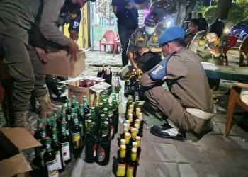 Ratusan Botol Minuman Keras Disita dalam Operasi Pekat di Sepanjang JLS